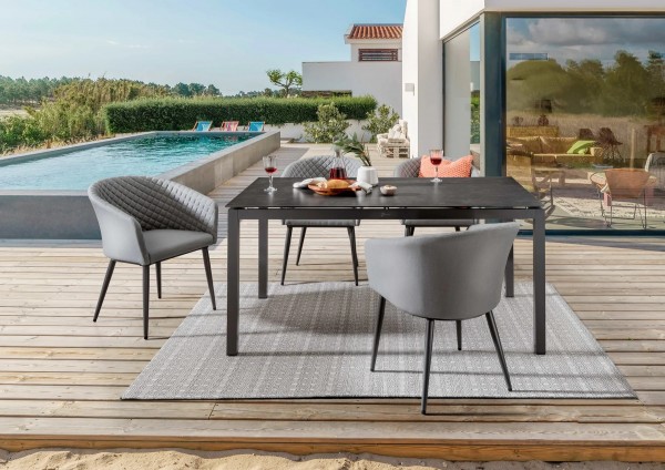 Essgruppe „Catalina“ – 4 Stapelsessel, 1 Tisch 160 x 90 cm, Grau/Anthrazit, Balkontisch, Gartentisch