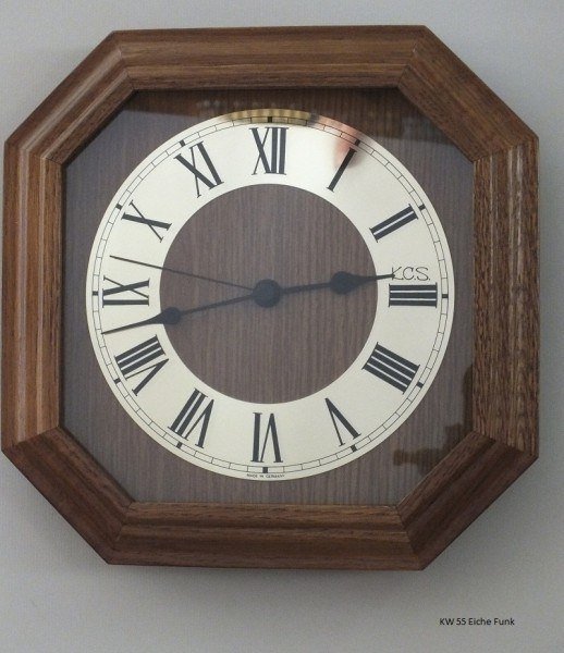 Funk Wanduhr "Arnold"aus massivem Holz, Ziffernblatt aus Aluminium in Messingoptik, 27x27 cm, eiche