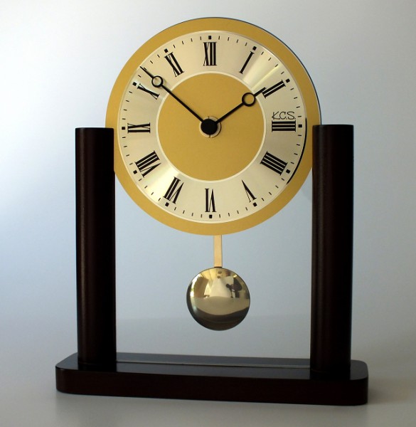 Analoge Tischuhr Standuhr "Mâcon" Uhr mit Pendel, Standuhr, Küche, Wohnzimmer, Diele/Flur, 23x19 cm, in Nussbaum