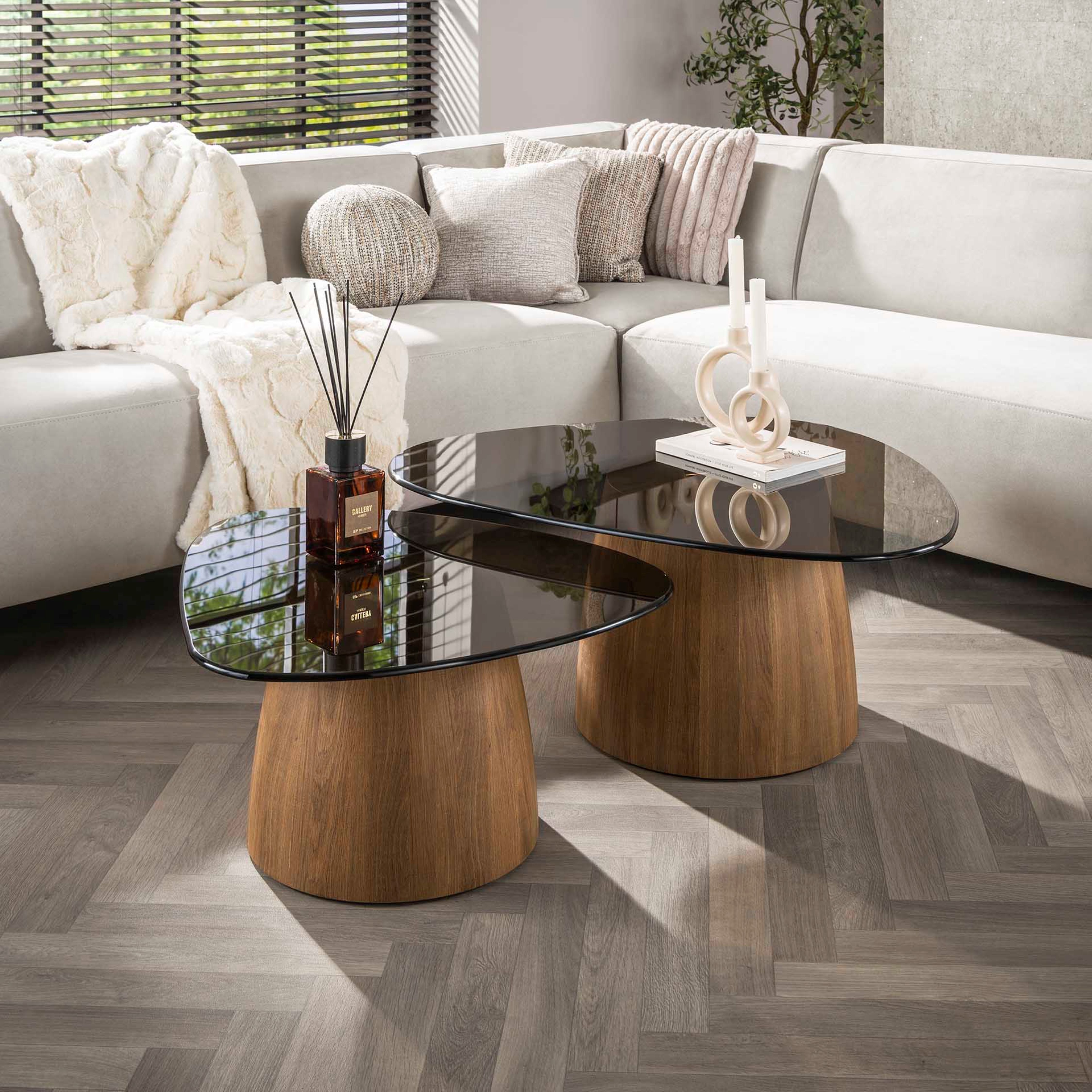 Couchtisch-Set „Nuvio Triangle Set/2“ – 2-teilig, dreieckig, Bronzeglas & Gestell in Eichenoptik | Beauty.Scouts