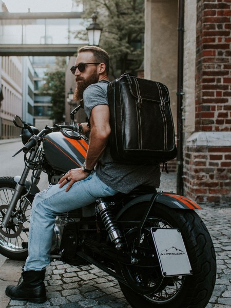 Multipurpose Bag ALLGÄU – Vielseitige Tasche aus 100 % Leder mit Laptopfach