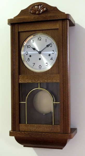 Wanduhr mit Pendel "Warwick", Uhr, Wanduhr, Pendeluhr, Eiche massiv, Küche, Wohnzimmer, Diele/Flur, 57x30 cm, in Eiche