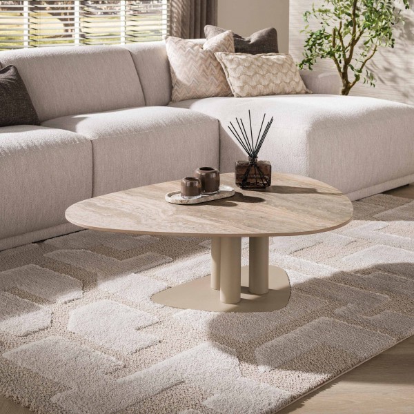 Couchtisch „Lisiko Solo“ – dreieckig, 3D-Keramik in Travertinoptik, Sand-Beige