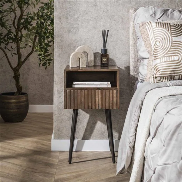 Nachttisch „Vero Stand“ – 1 Schublade, offenes Fach, Massivholz Akazie braun, Metallfuß 35×35×61 cm