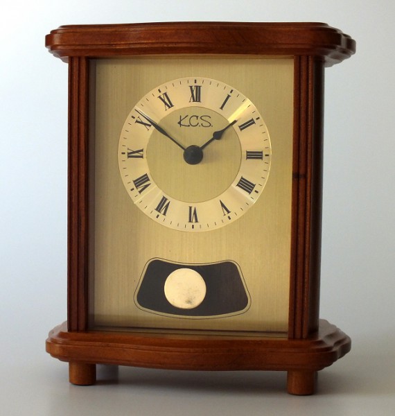 Analoge Tischuhr Standuhr "Dreux" Uhr Retrolook, Antik, Pendel, Uhr, Küche, Wohnzimmer, Diele/Flur, 16x13 cm, in Kirschbaum